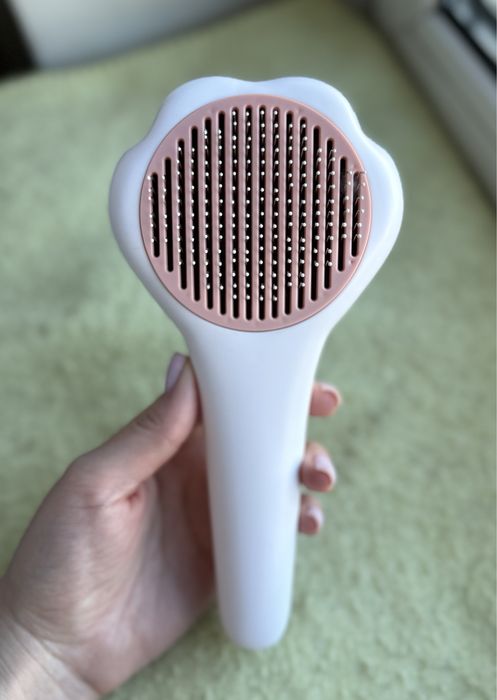 Расческа с кнопкой для котов или собак