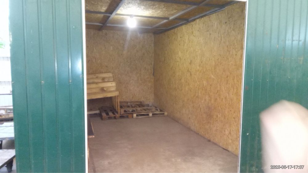 Продам угловой магазин в овощном проходном ряду на рынке Северный.
