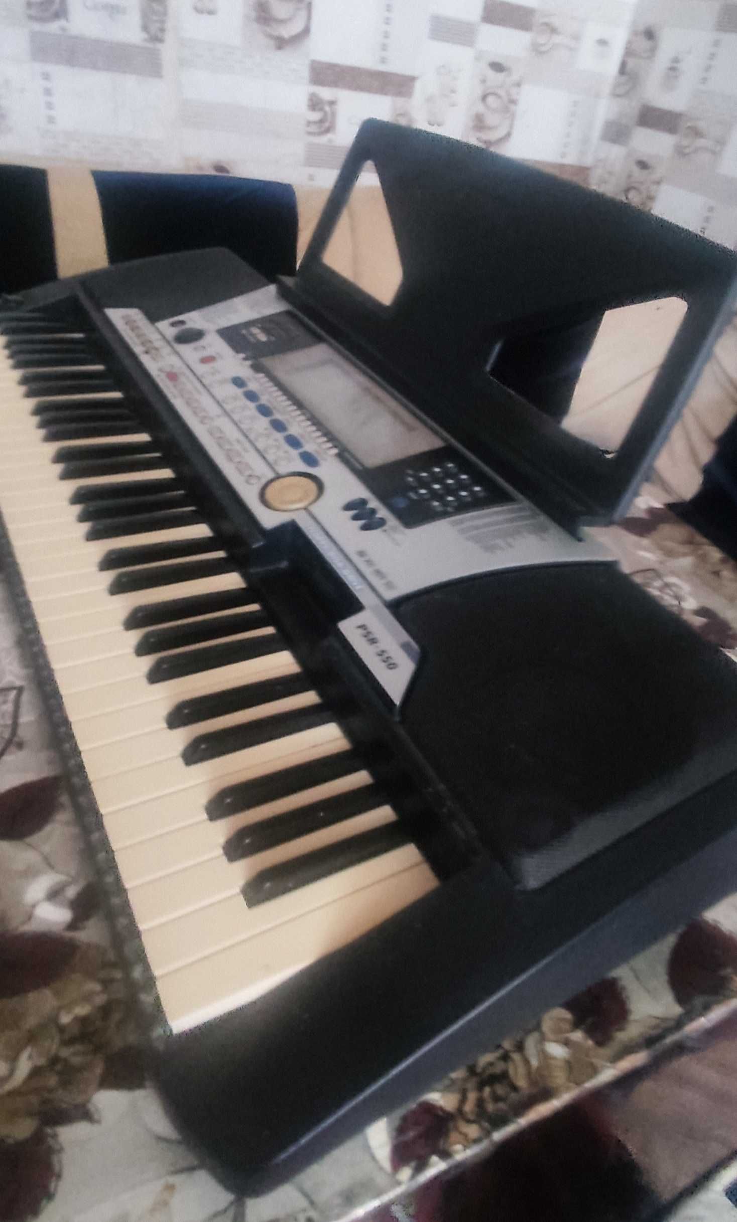 Синтезатор Yamaha PSR-550