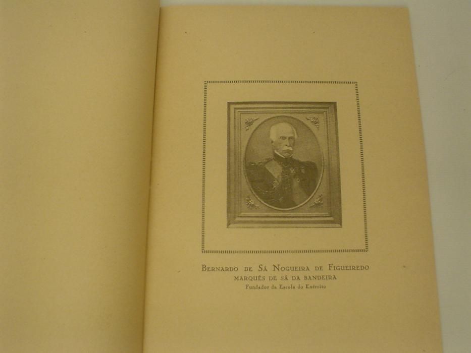 2 Livros : A escola do exercito e serviços sociais das forças armadas