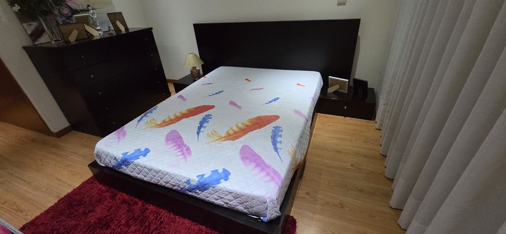 Quarto completo madeira escura