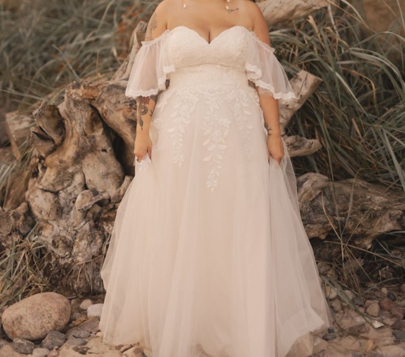 Suknia ślubna z welonem