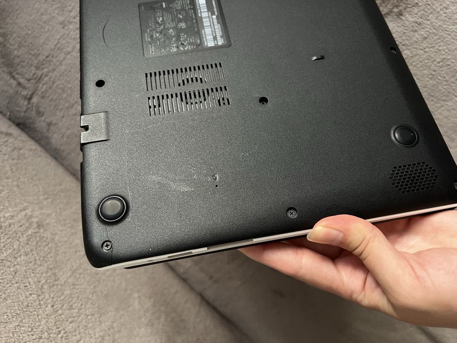 Компактний ноутбук acer es1-331
