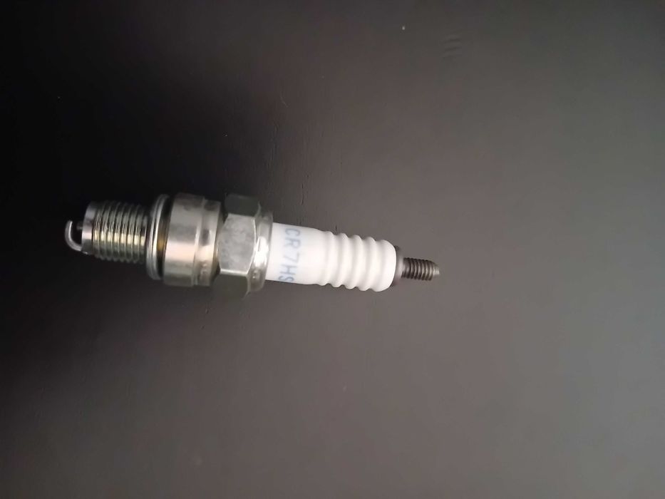 Vela ngk cr7hs nova