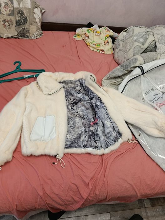 Натуральная шуба 46 размера с чехлом