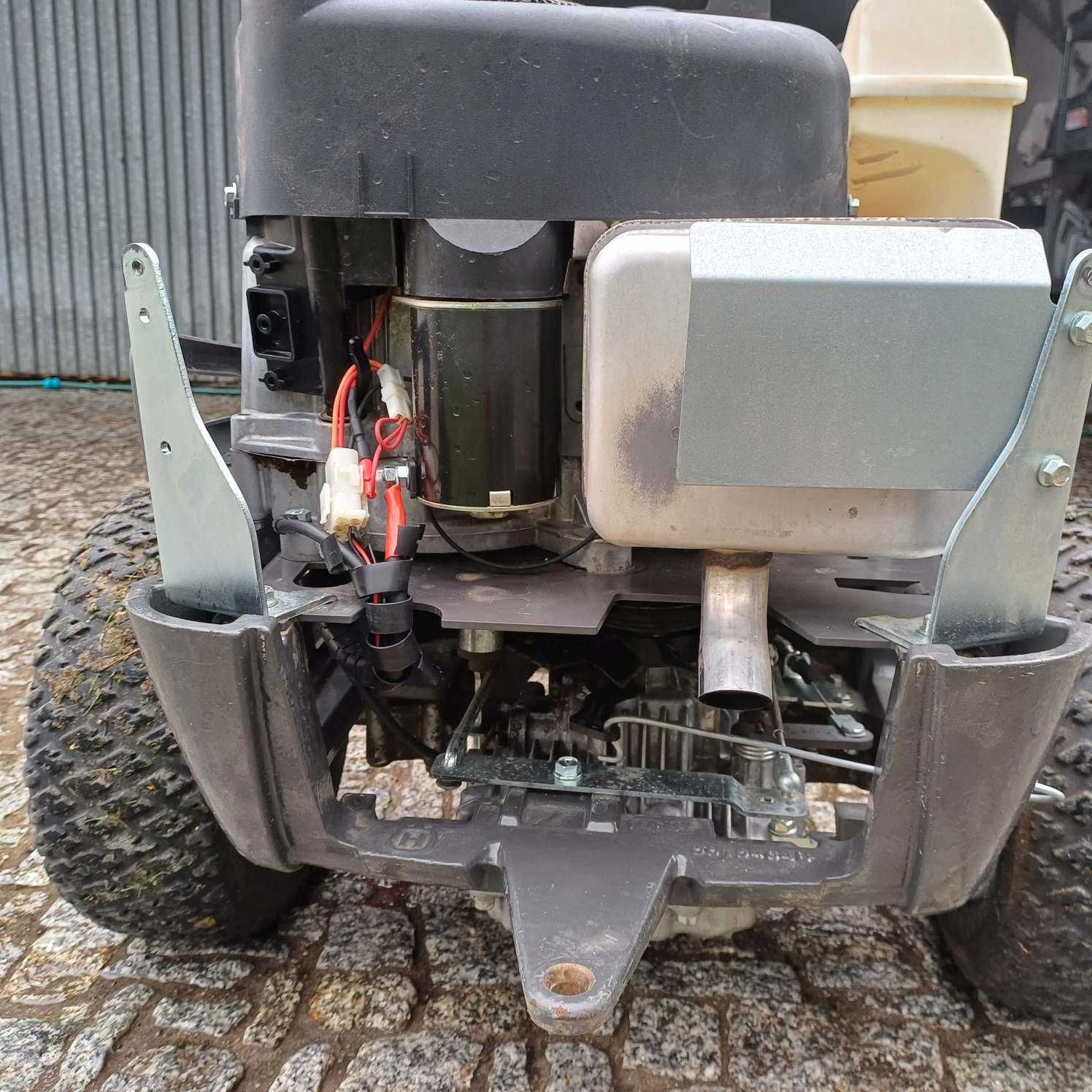 Husqvarna Rider R112C + kosisko Combi 85 Hydrostat stan bdb.