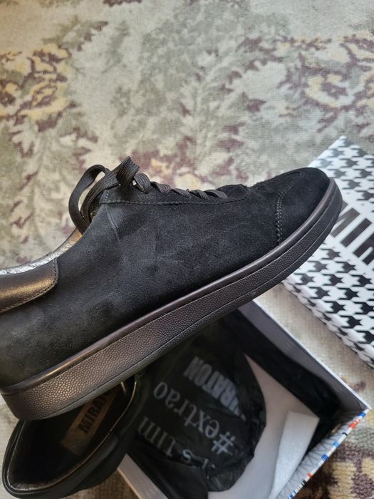 Кроссовки замшевые