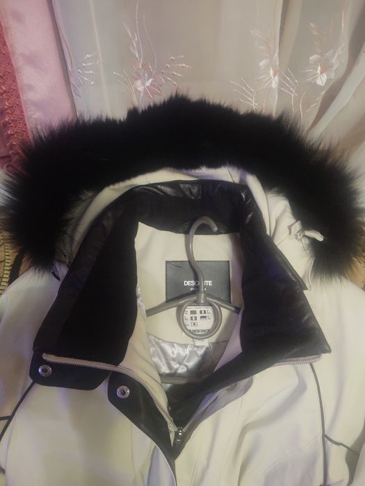 DESCENTE зимова жіноча куртка розмір L.