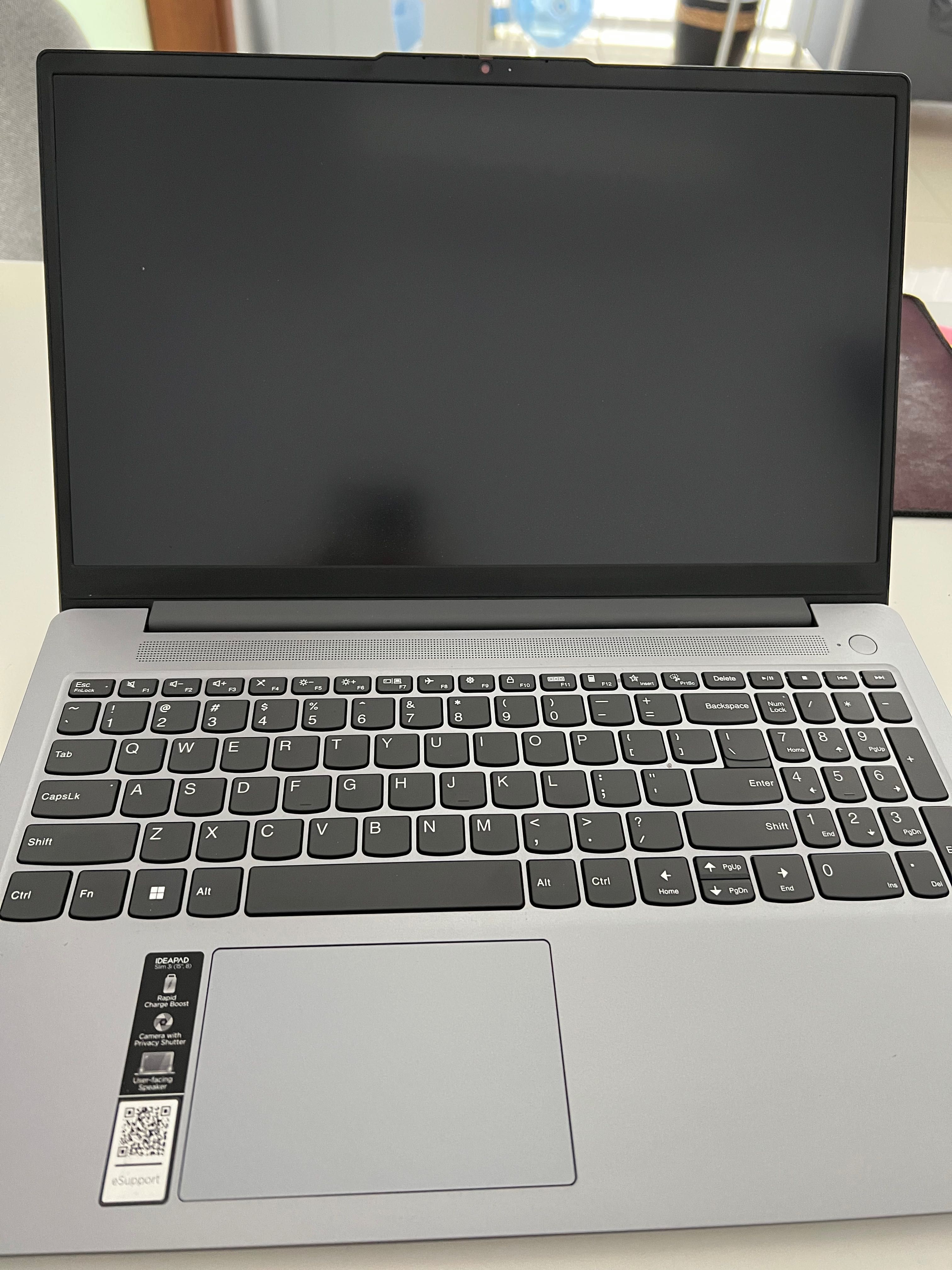 Laptop  Lenovo IPS3 15IAH8