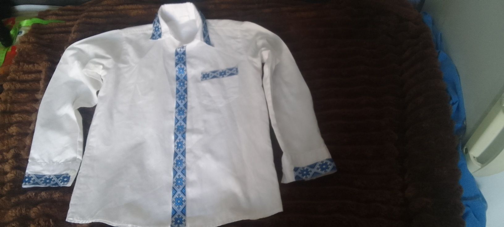 Продам дві вишиванки для хлопчика.