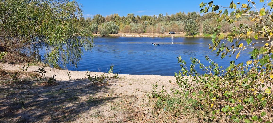 Участок 5 соток с летним домиком возле Десны, 15 км. от Киева.