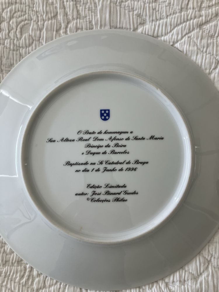 Colecao de 4 pratos de homenagem a Familia Real