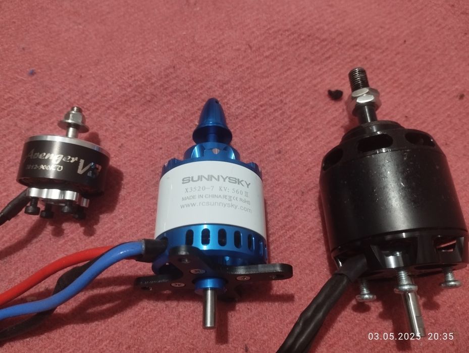 Двигун безколекторний