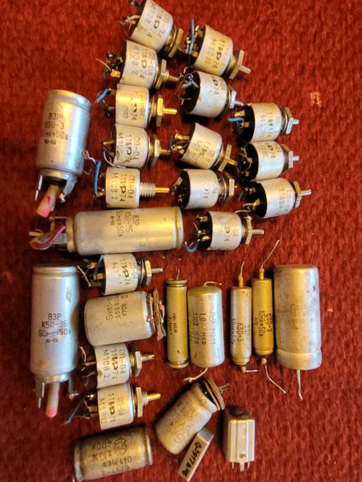 Кремниевые триоды, микросхемы, конденсаторы, сопротивление-резисторы.