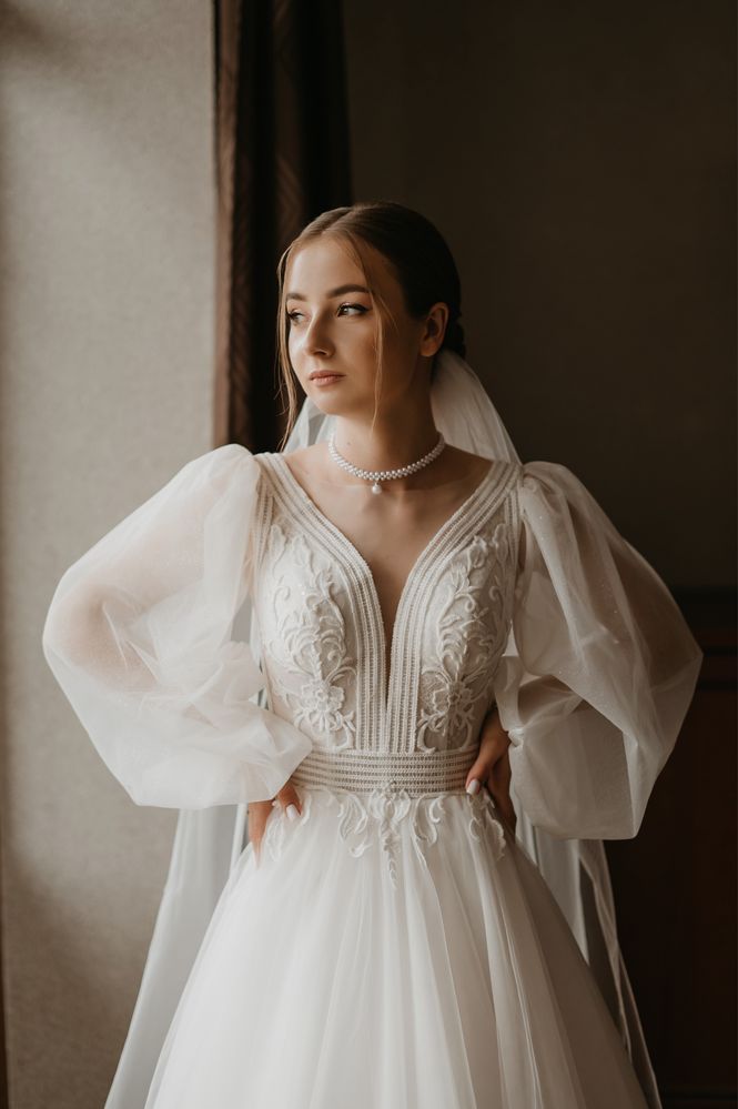 Весільна сукня.