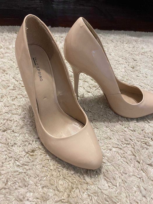 Продам туфли нюд. цвета