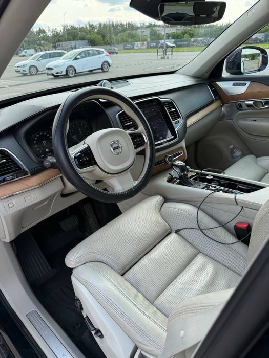 Автомобіль Volvo XC90 2015. 7 місний