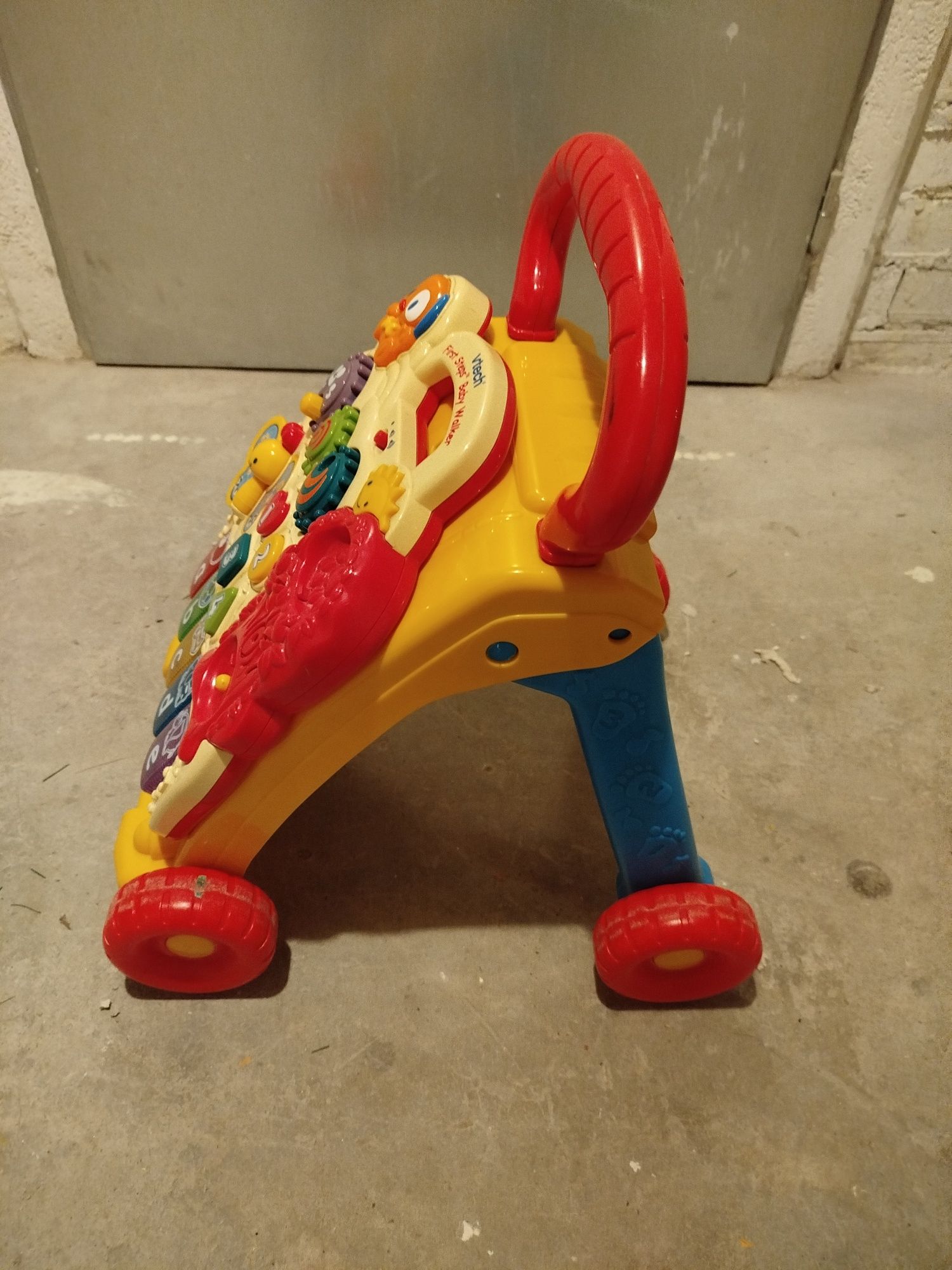 Stabilny pchacz jeździk vtech