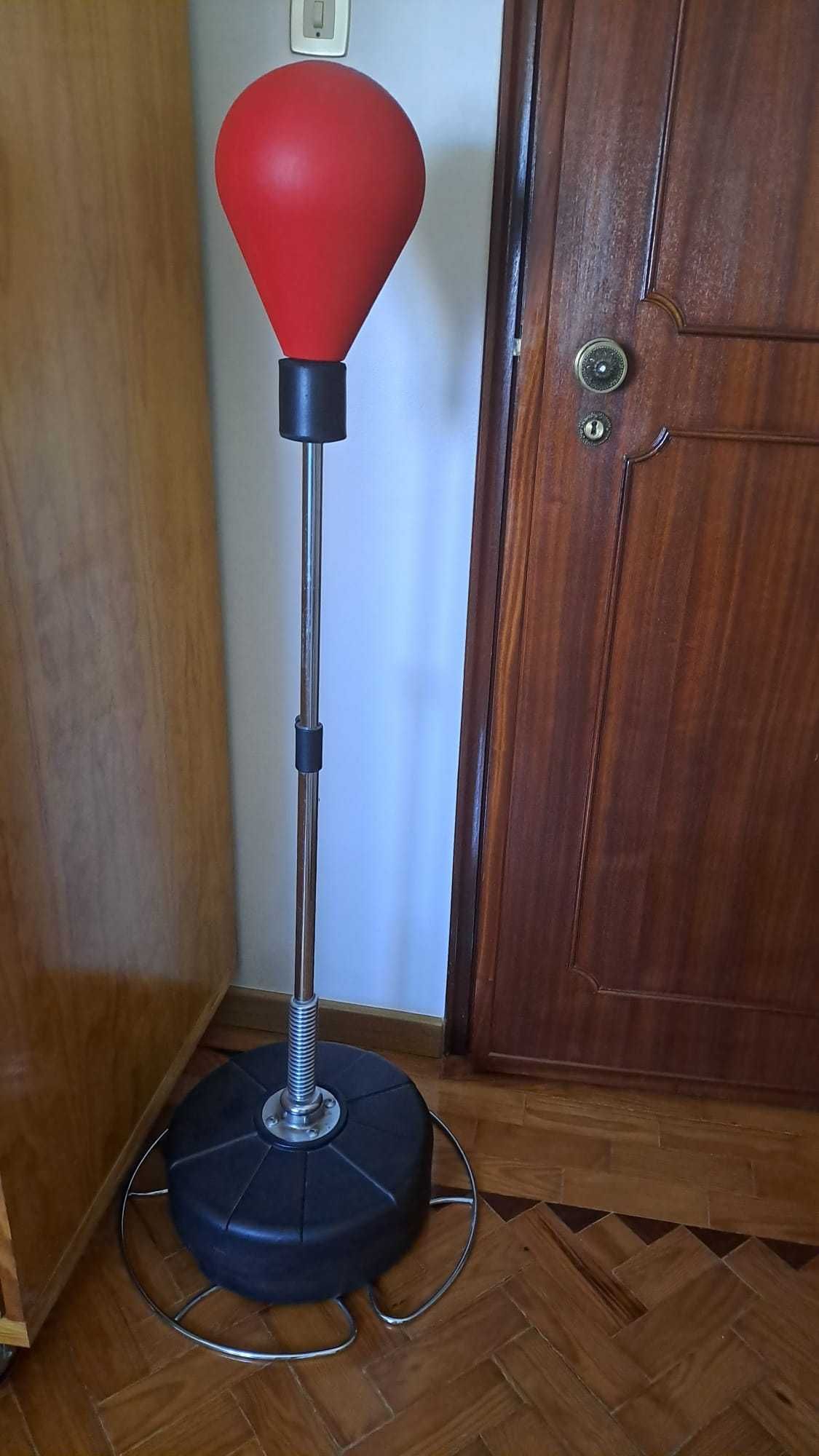 Pera de boxe com altura ajustável