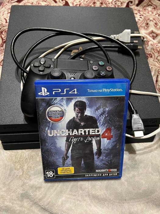 Продам б/у Playstation 4 Pro + Игра в подарок