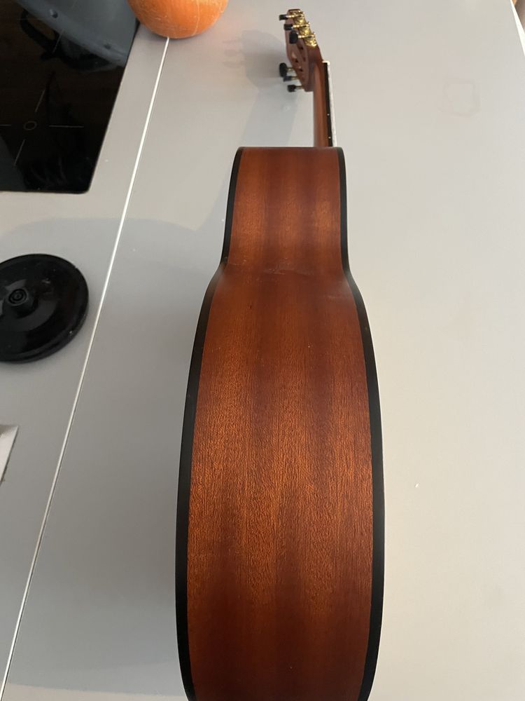 Gitara primera 4/4 + gratis