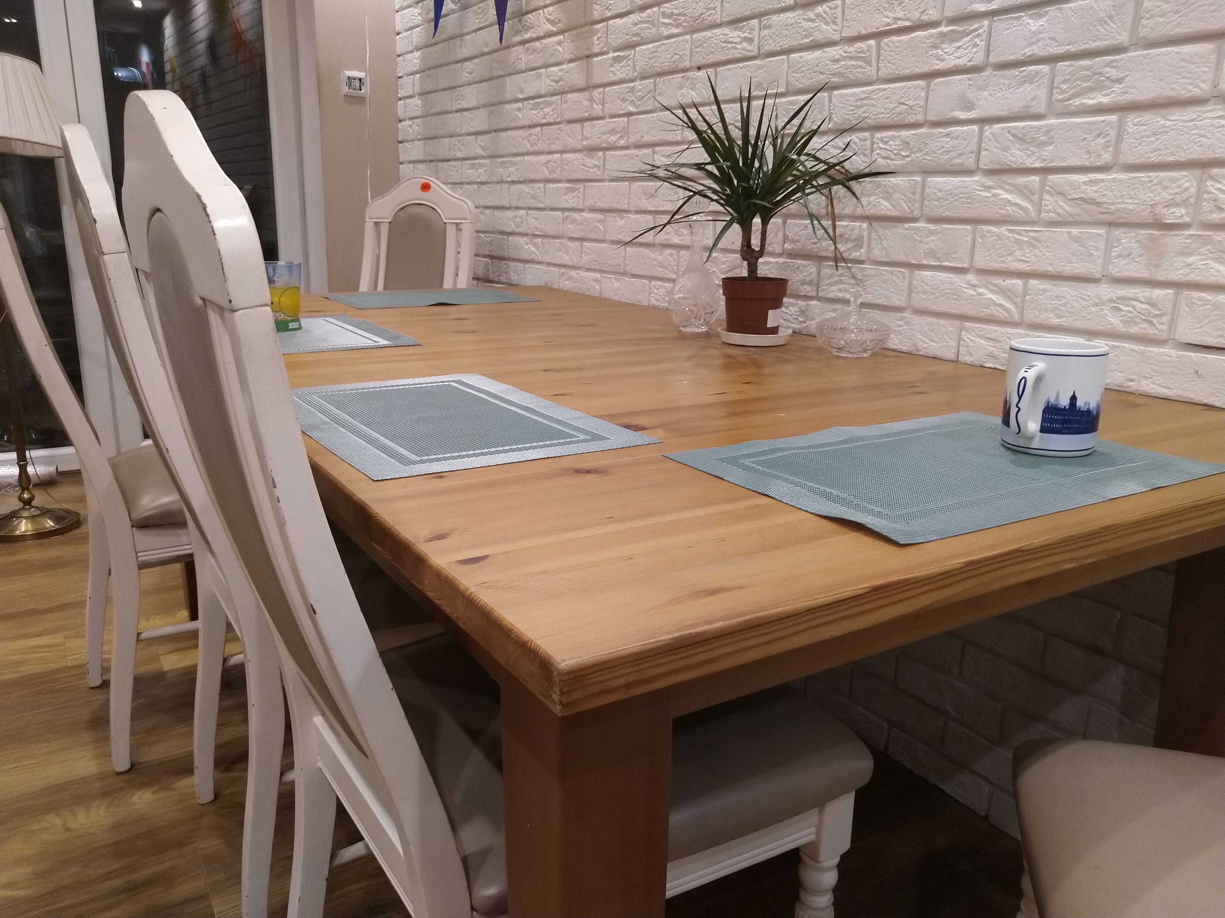 Zestaw  drewniany stół plus 5 krzeseł