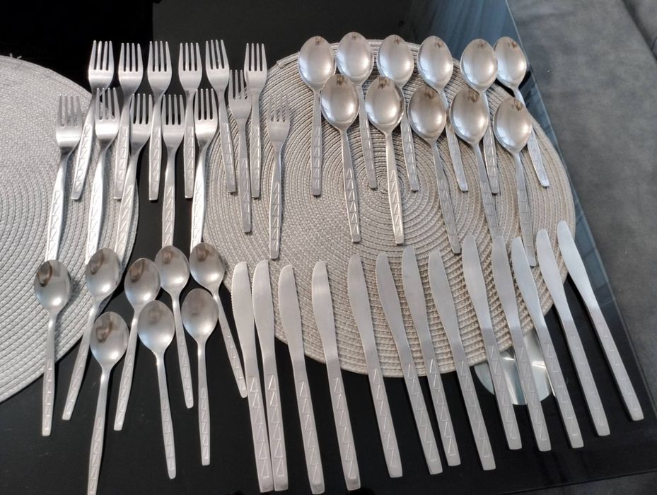 Набір столових приборів, виделки, ложки