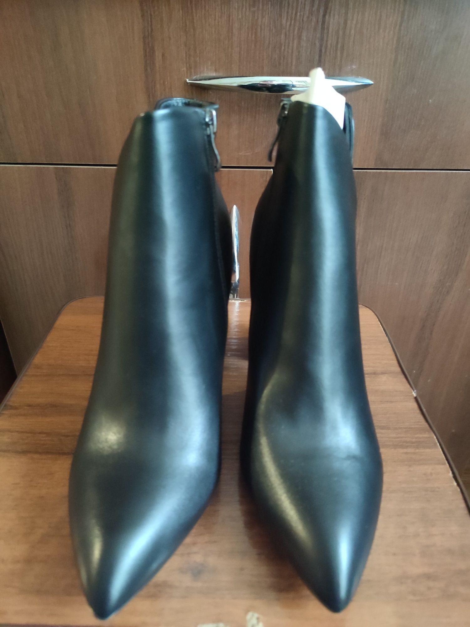 Фірмові черевики Bata нові привезені з Швеції
