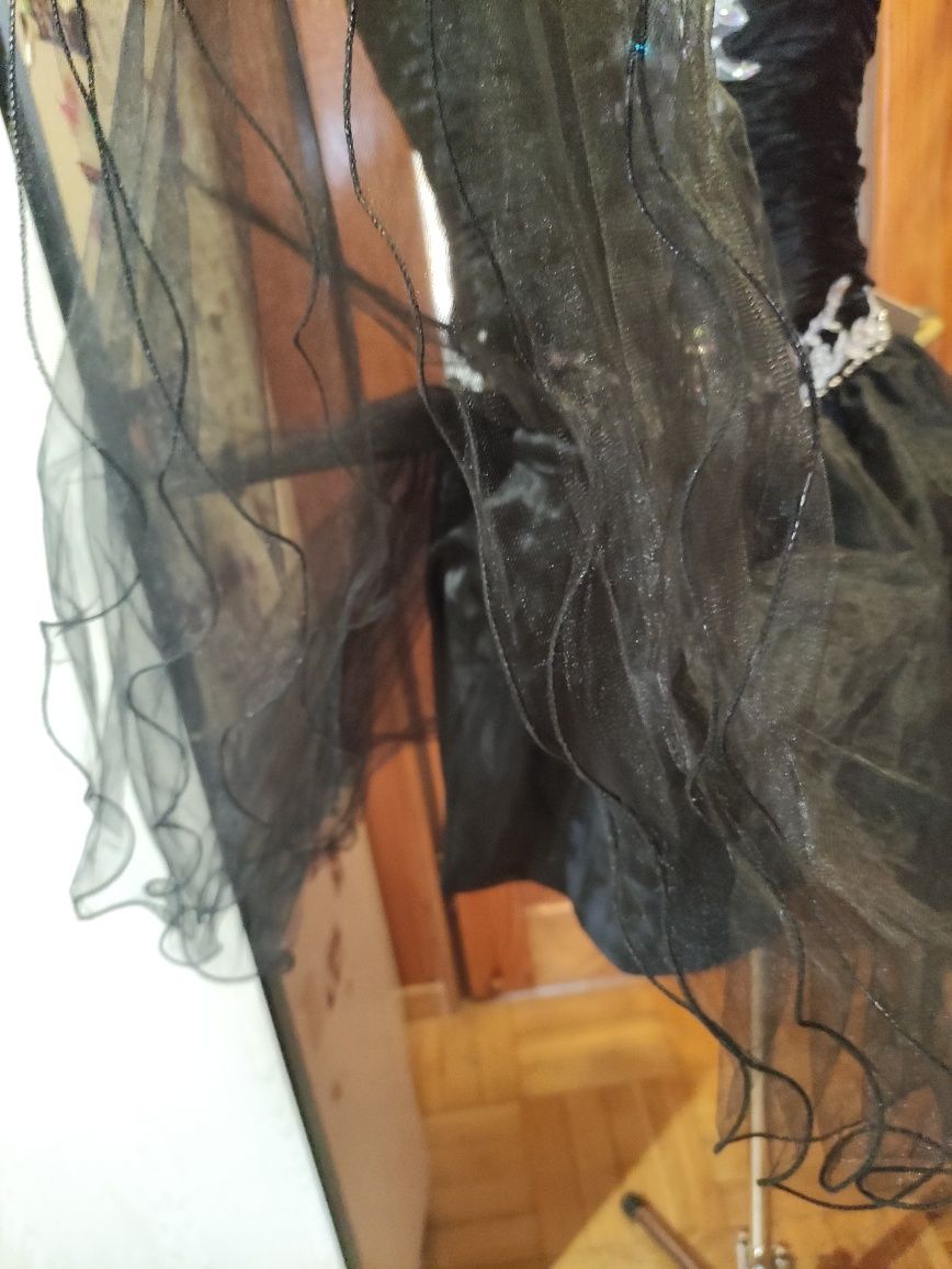 Zjawiskowa czarna mocno rozkloszowana krótka sukienka gorsetowa