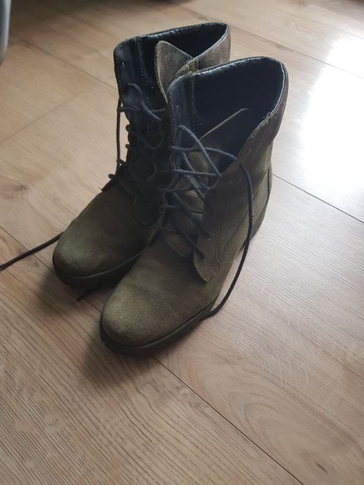 Szkorzane botki damskie typu dezerter rozmiar 39 na platformie