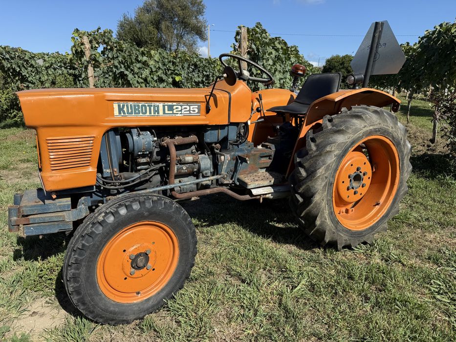 Kubota L225 com matrícula