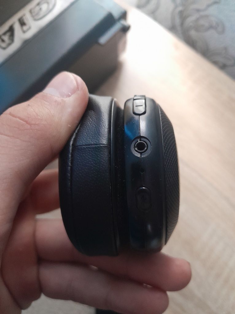 Продам безпровідні наушніки JBL e45bt