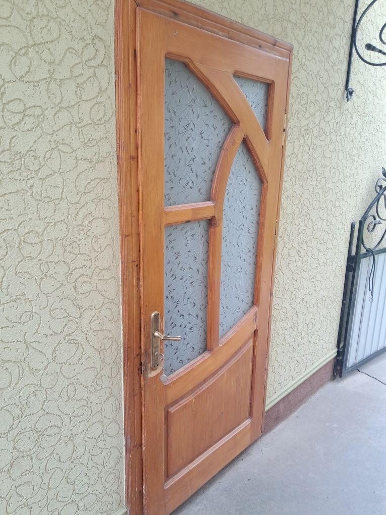 Продам.     двері