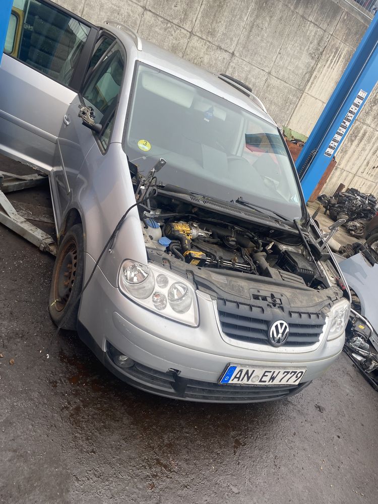 Шрот розборка запчастини VW Touran Пасат B6 туран гольф плюс 5 6 7