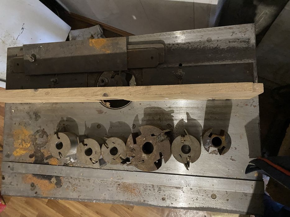 Фрезерний, вертикальний , деревообробний станок