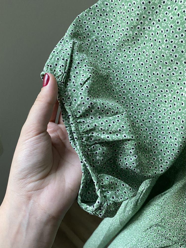 Zielona sukienka w drobne kwiatki H&M