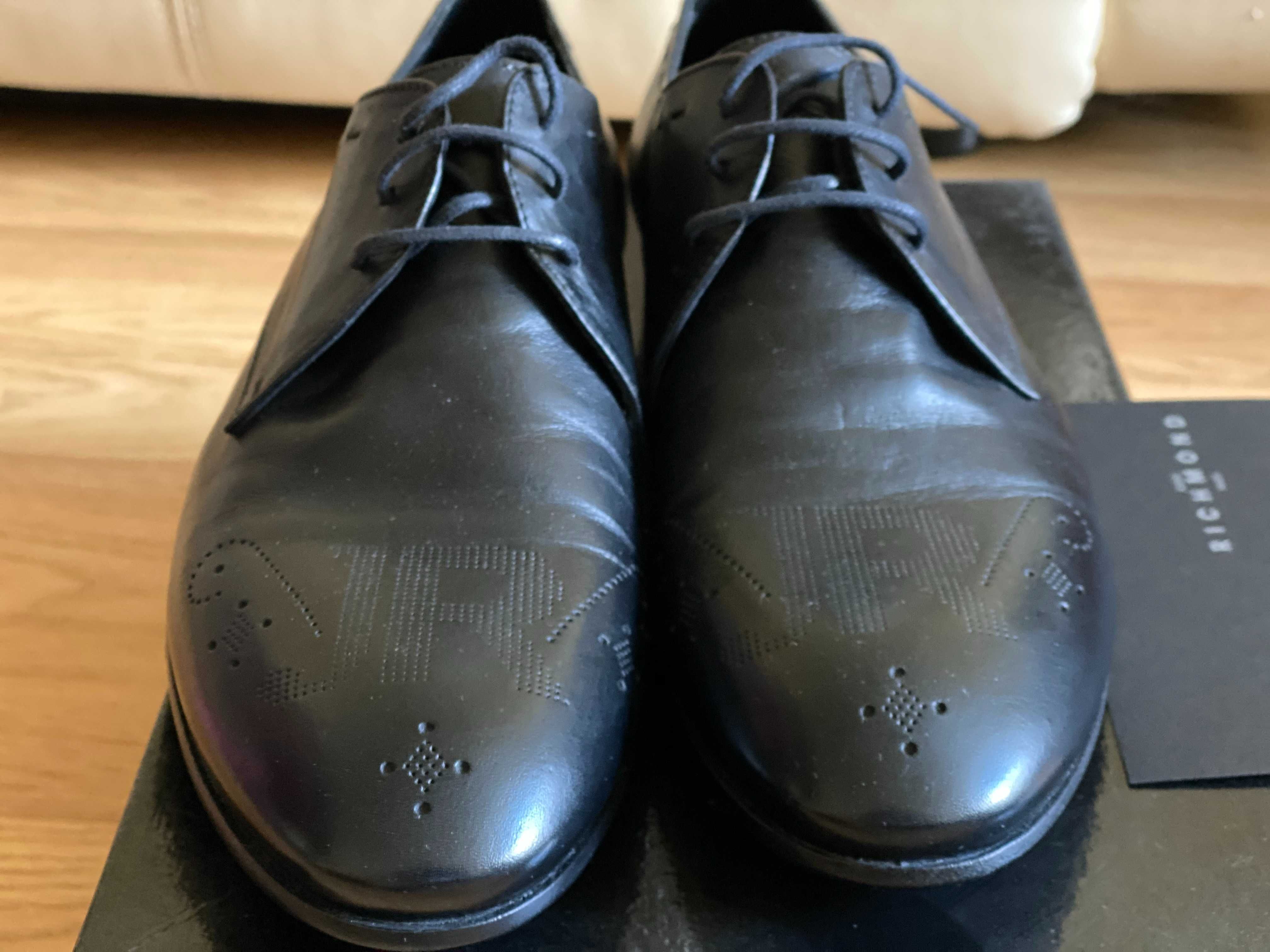 Туфли John Richmond из кожи черного цвета 43 размер