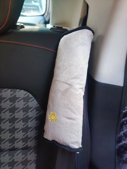Подушка на пасок безпеки в автомобіль