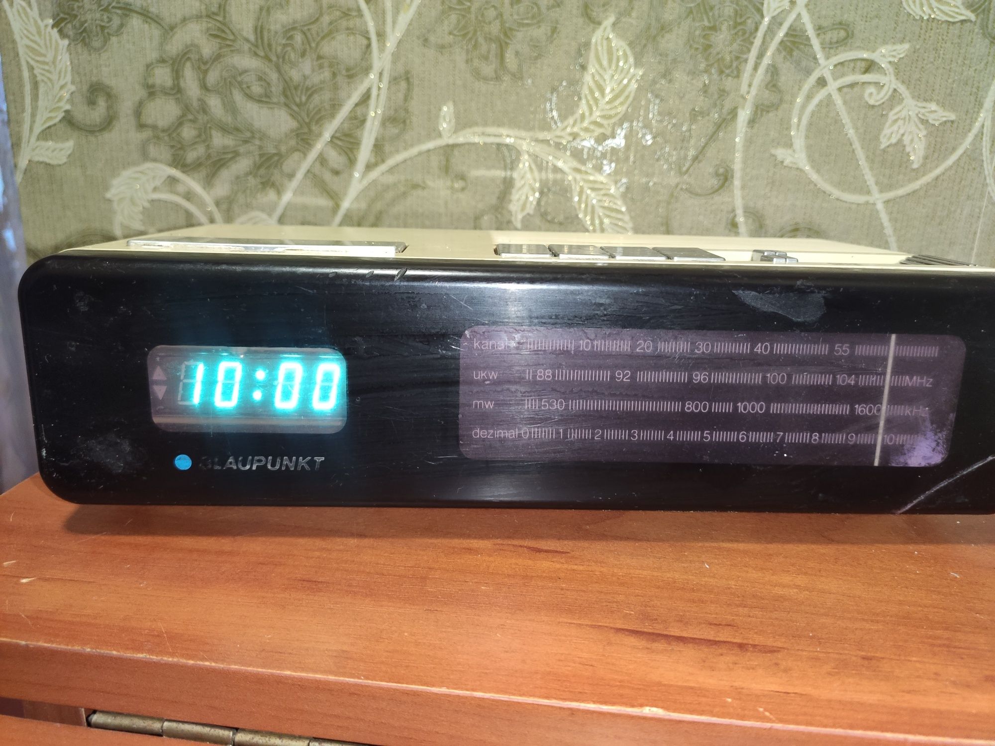 Продам часы -радио blaupunkt werke gmbh mega clock