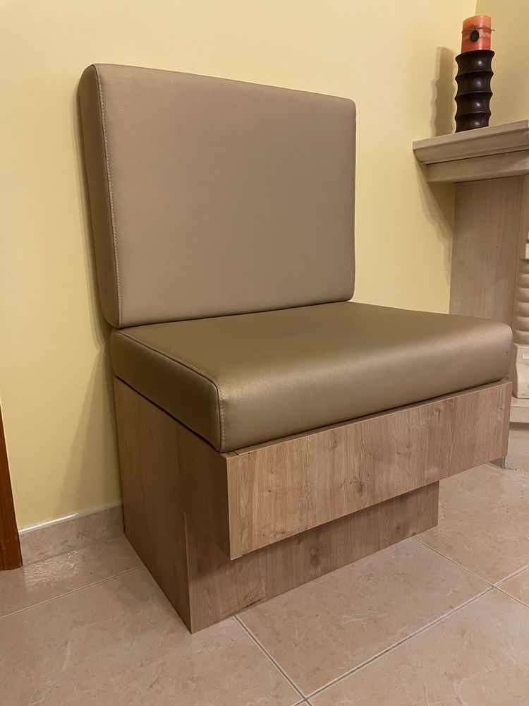 Banco almofadado tipo sofa