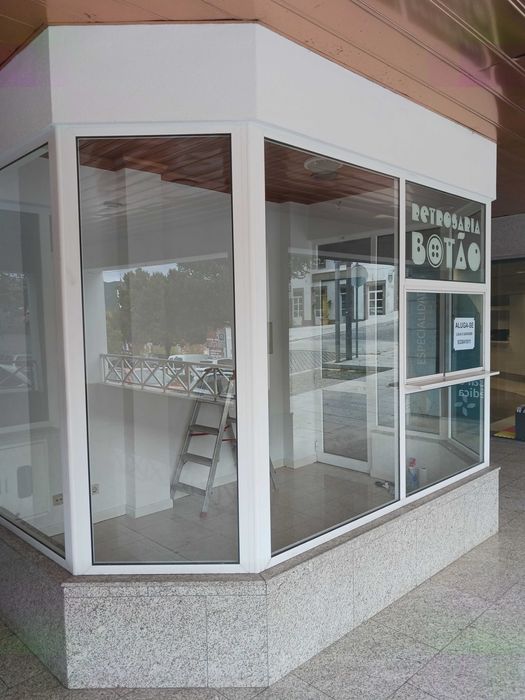 Lojinha com 11m² e garagem