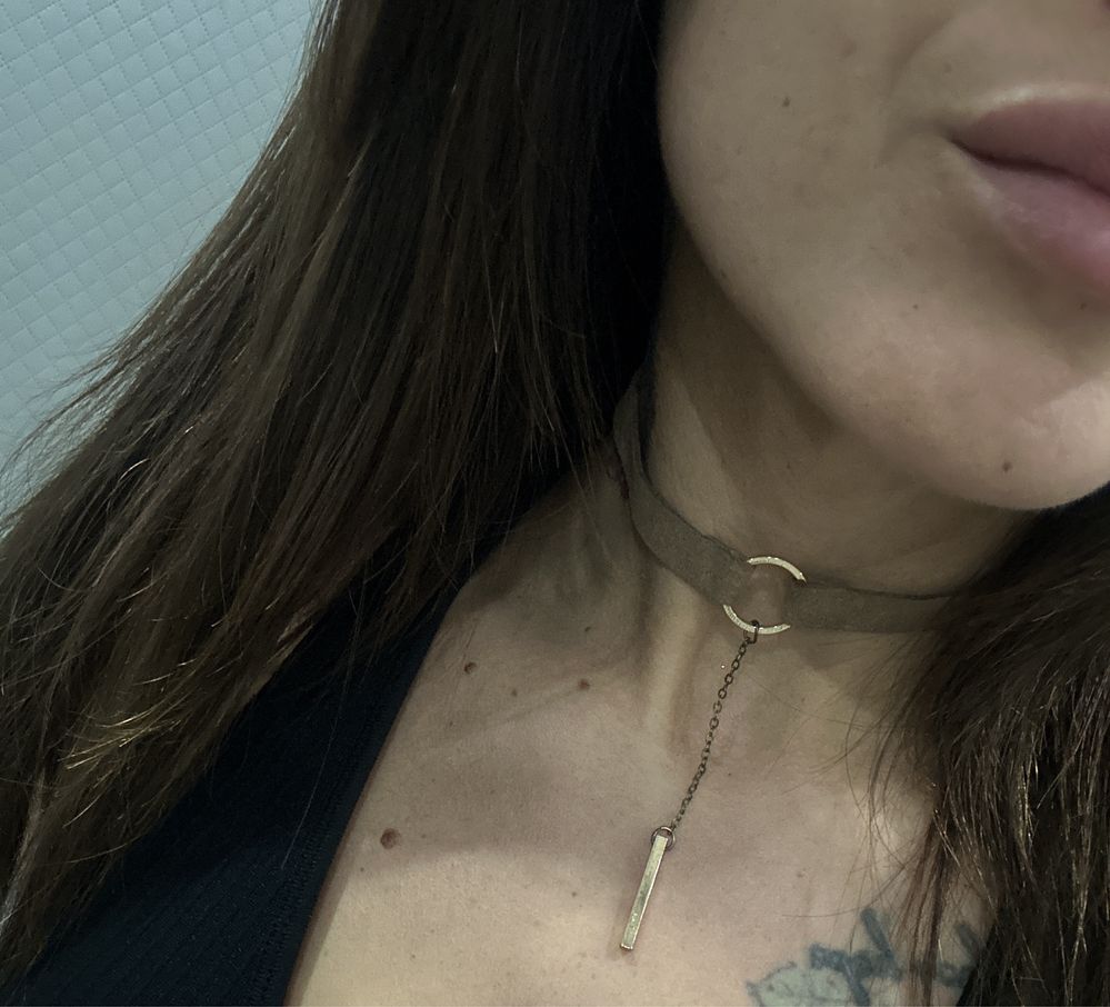 Piękny zamszowy choker na szyję