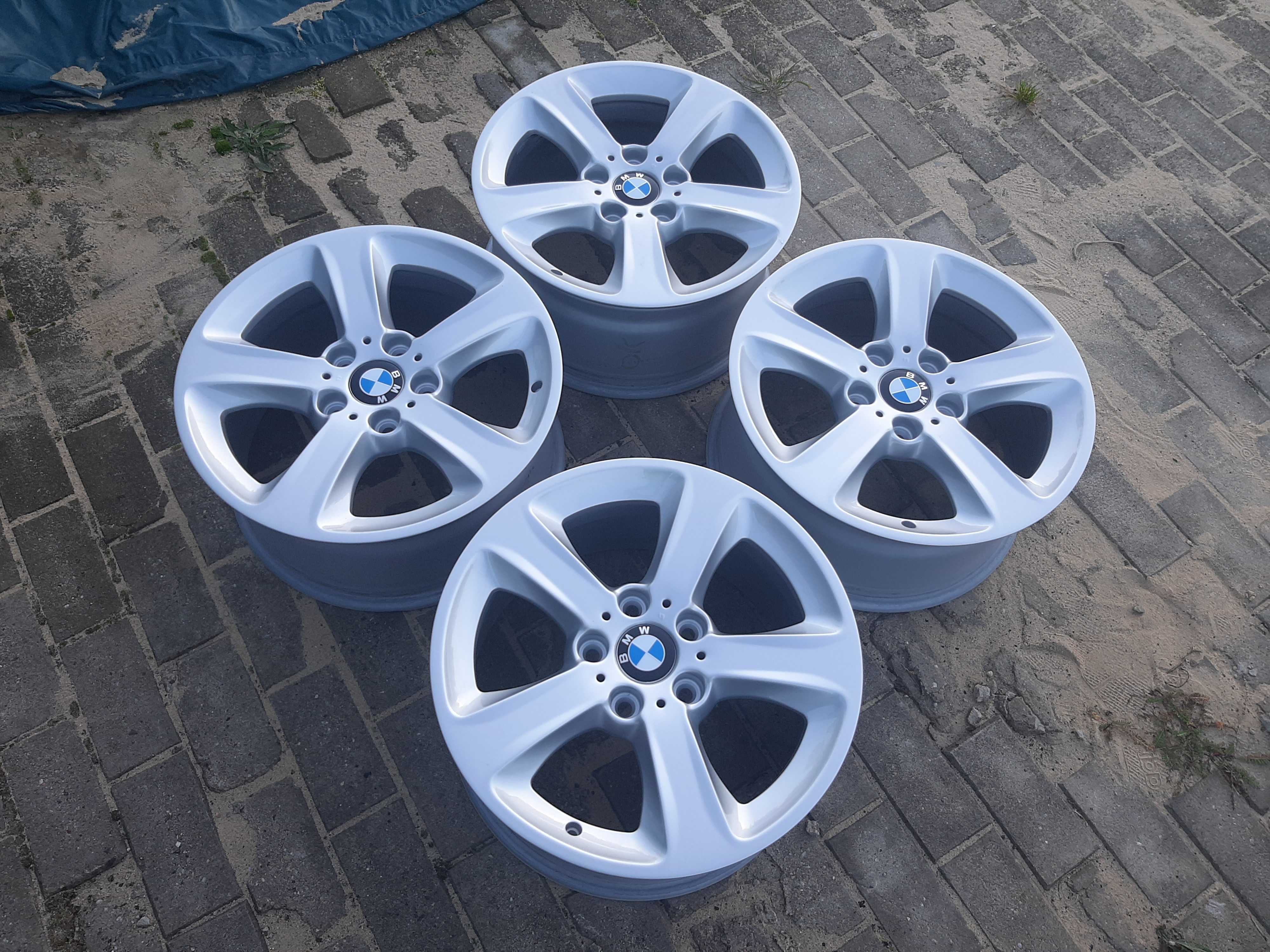 Felgi aluminiowe 17 Bmw 5x120 8J Et47 otwór centr. 72.5mm