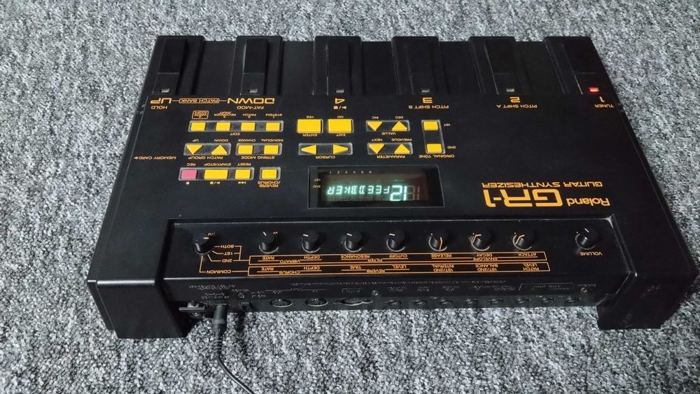 ROLAND GR-1 multiefekt syntezator gitarowy
