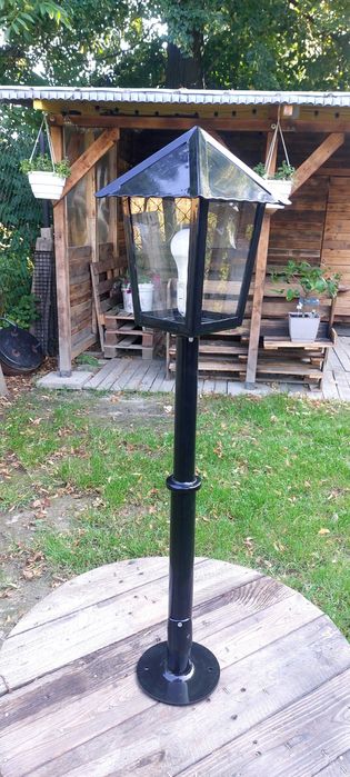 Lampy stojące metaloplastyka.