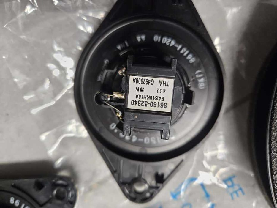 Głośniki Toyota RAV4 2015 Przednie drzwi L i P i podszybie oryginał