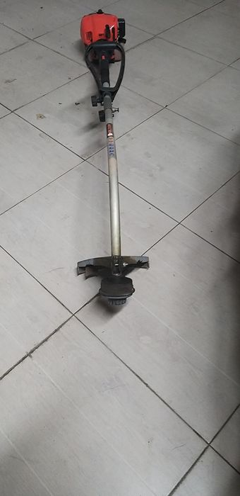 Máquina cortar relva de fio