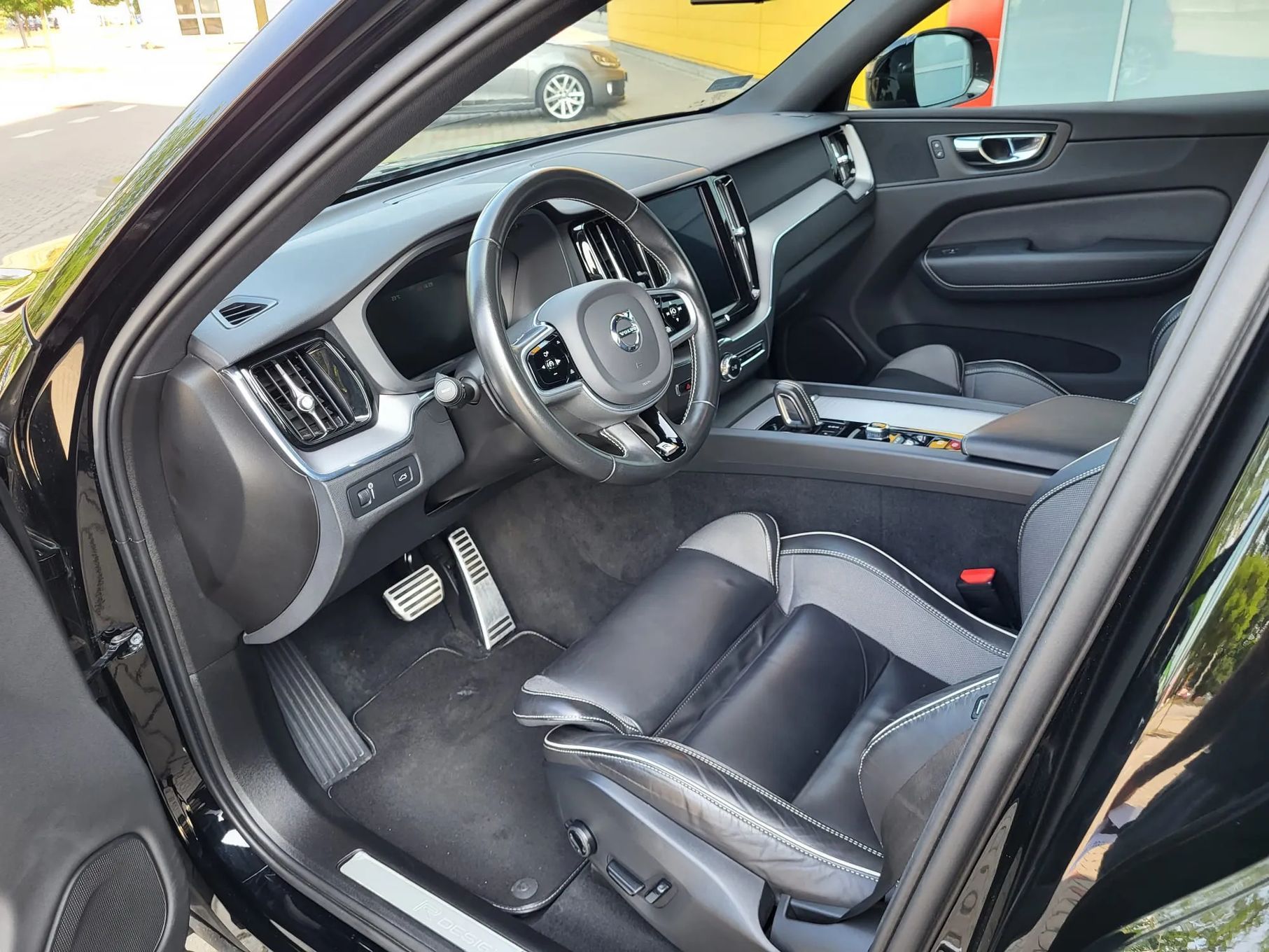 Volvo XC 60 XC 60 B4 D AWD R-Design aut Diesel 197 + 14 KM