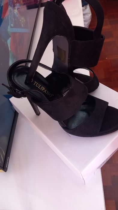 Sandalia alta em bom estado