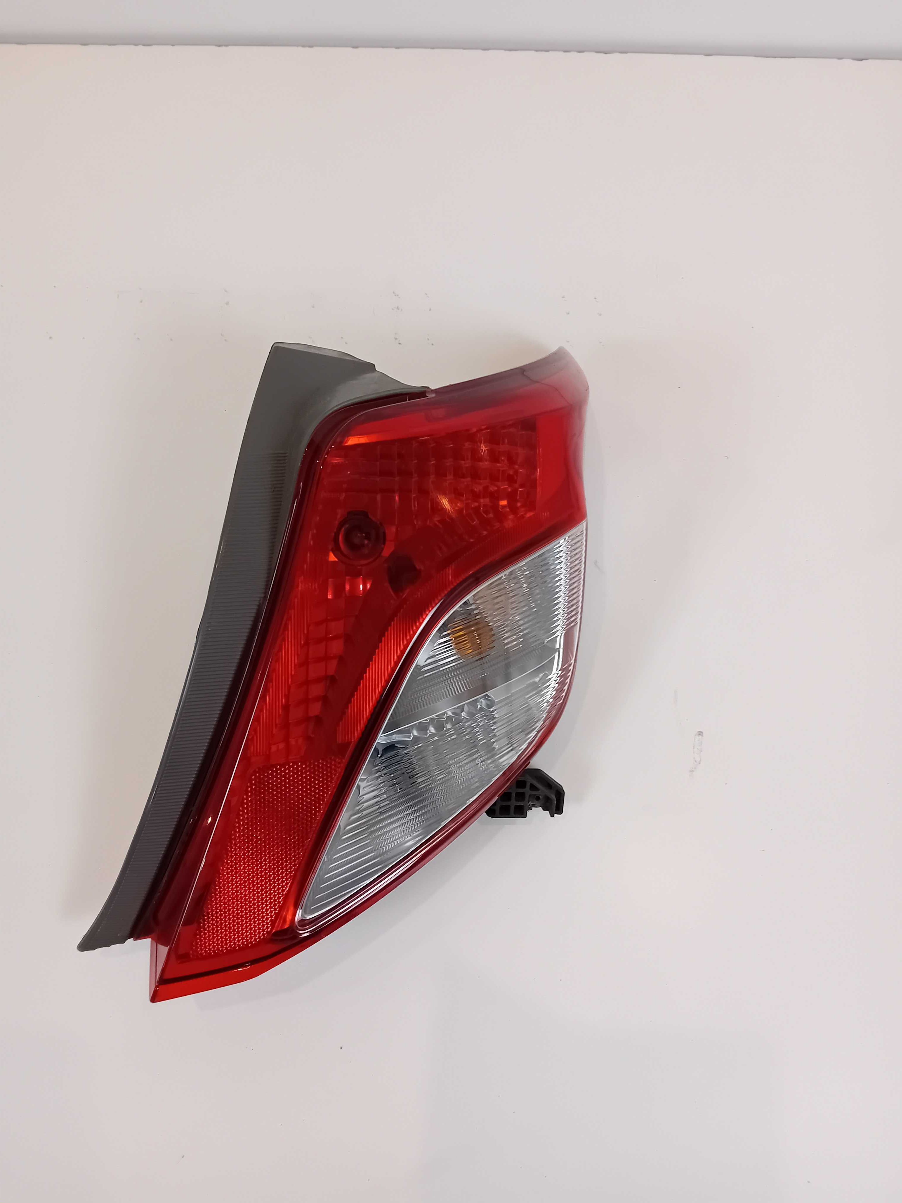 Lampa Prawa Tył Toyota Yaris III 11/14 r